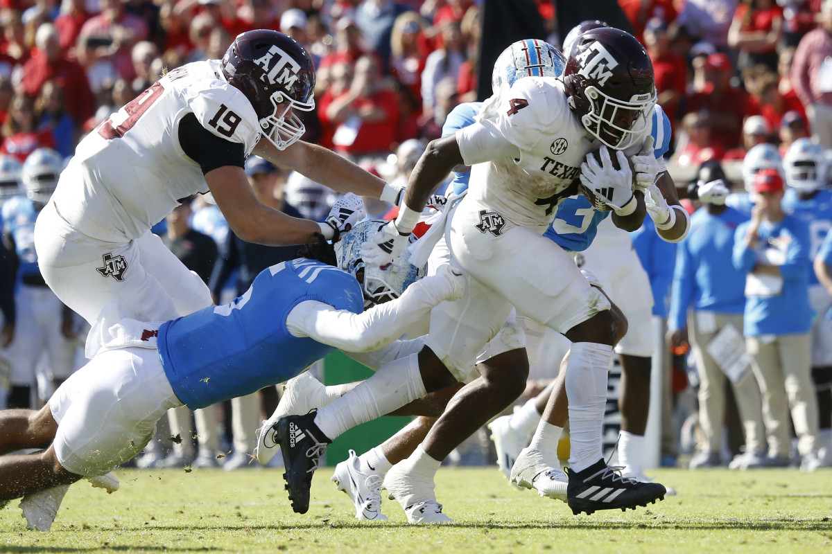 Texas A&M running back Amari Daniels breaks free vs. Ole Miss 